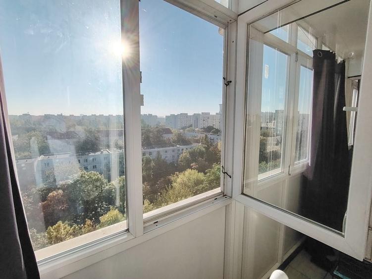 Apartament cu 3 camere decomandat în Berceni