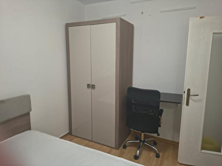 Apartament cu 3 camere semidecomandat în Central