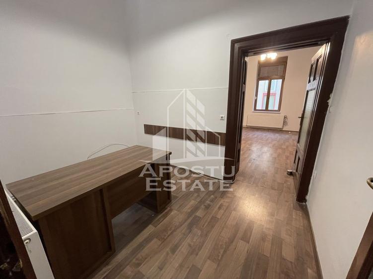 Spațiu comercial, de 47 mp, în P-ța Unirii