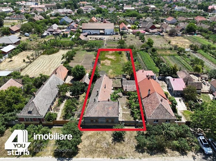 Casă cu 4 camere cu Teren 1459 Mp în Secusigiu