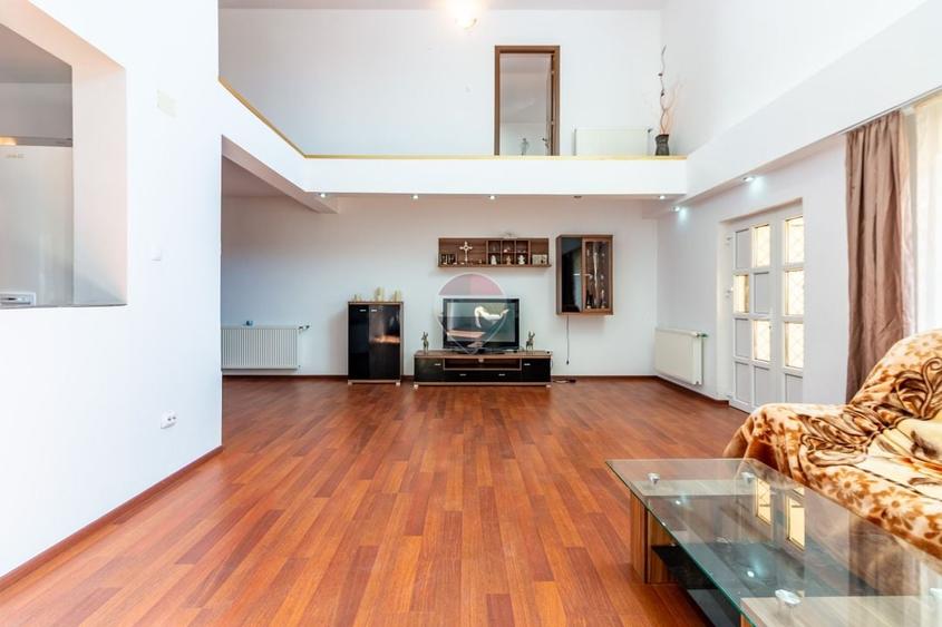 Casă individuală cu 6 camere cu Teren 2200 Mp în Crevedia Mare