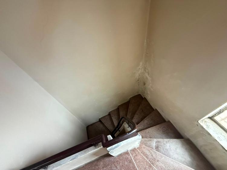 Apartament cu 3 camere semidecomandat în P-ța Victoriei