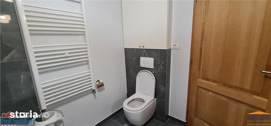 Casă cu 6 camere cu Teren 923 Mp în Târnova