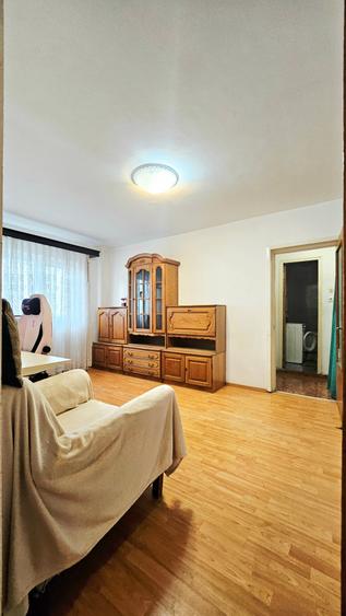 Apartament cu 3 camere semidecomandat, mobilat în Iancului