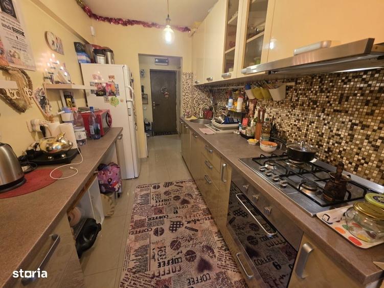 Apartament cu 3 camere semidecomandat în Basarabia
