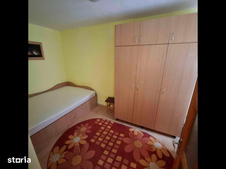Apartament cu 4 camere decomandat în Podu Roș