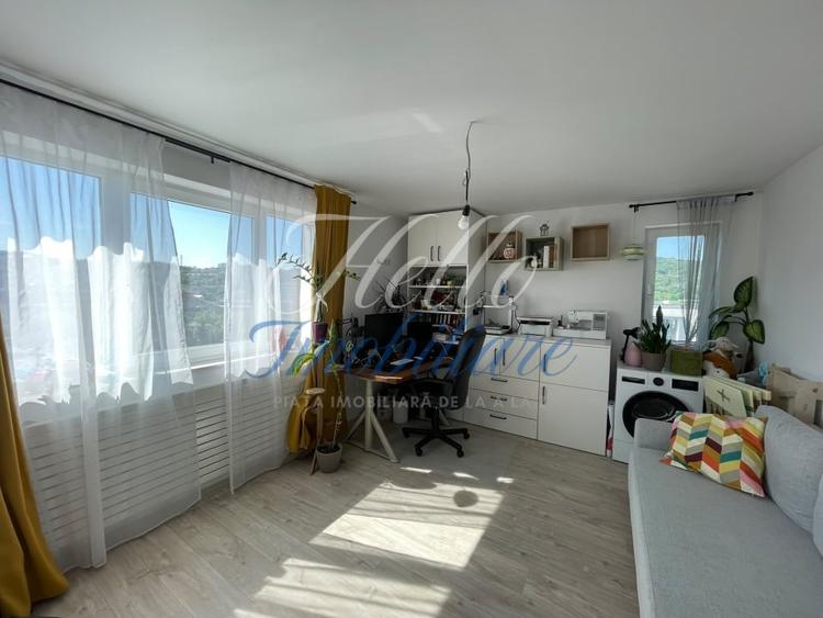Apartament cu 3 camere semidecomandat, mobilat în Baciu