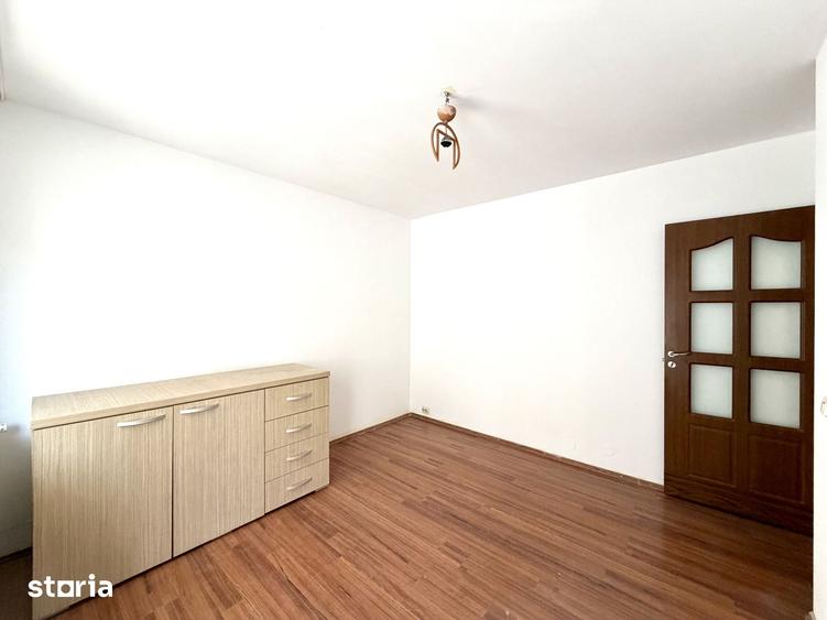 Apartament 3 camere 70 mp etaj 1 cu doua balcoane bloc izolat Bradet - 11