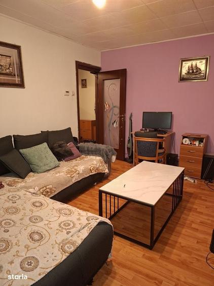 Apartament cu 3 camere decomandat în Rovine