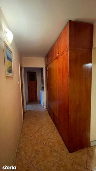 Apartament cu 4 camere decomandat în Valea Ialomiței