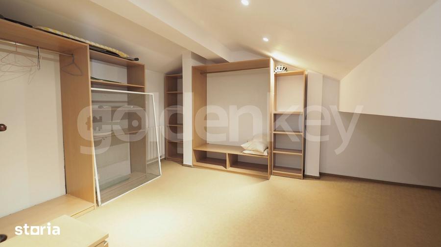 Casă cu 7 camere cu Teren 250 Mp în Central