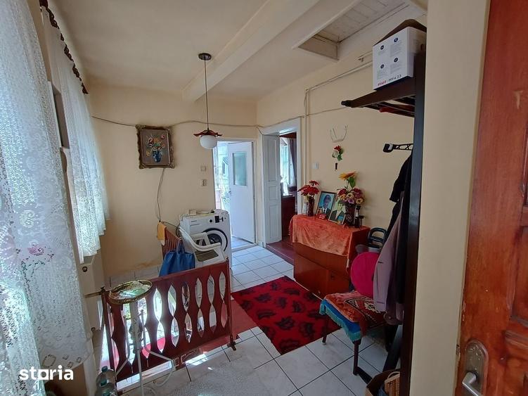 Casă cu 2 camere cu Teren 300 Mp în Central