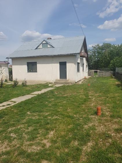 Casă individuală cu 2 camere cu Teren 5000 Mp în Central