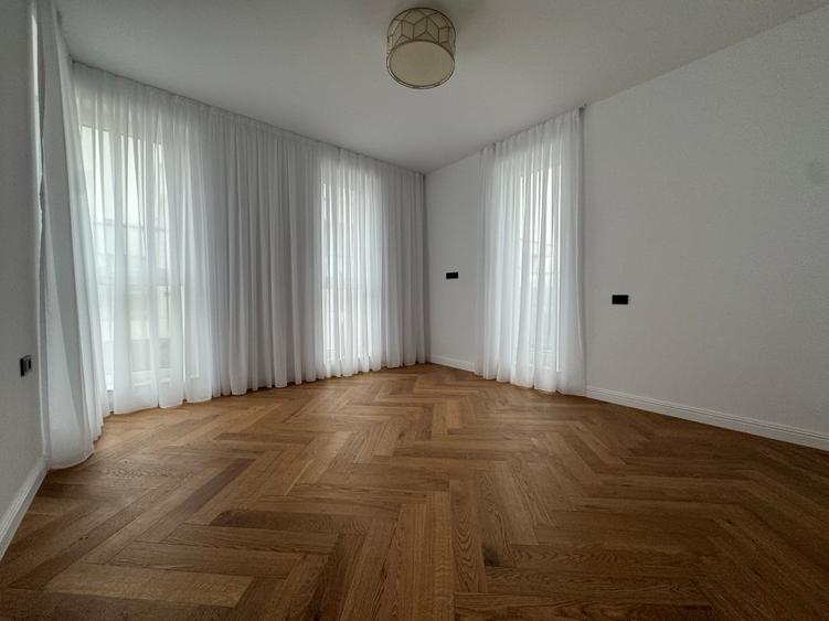 Duplex cu 5 camere cu Canalizare în Pipera