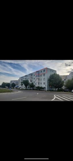 Apartament cu 3 camere semidecomandat în Milcov