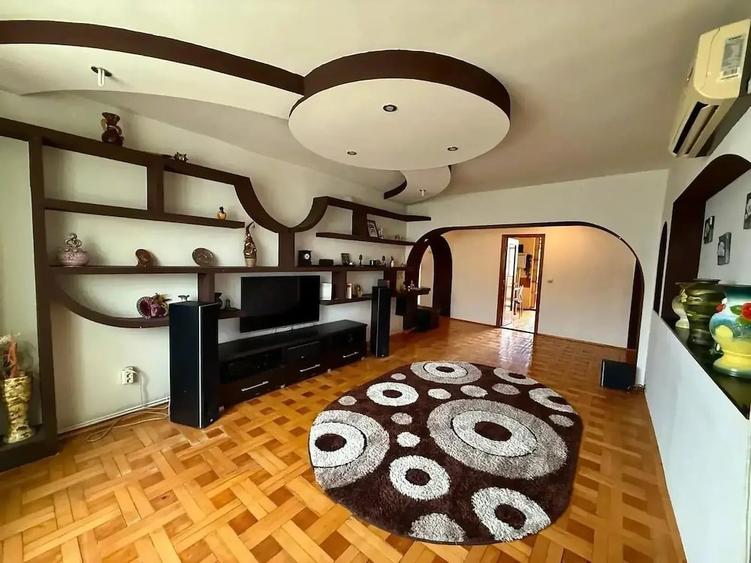 Apartament cu 4 camere decomandat în Nicolae Bălcescu