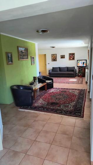 Casă cu 6 camere cu Teren 771 Mp în Central