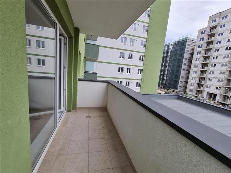 Apartament cu 2 camere decomandat în Tractorul