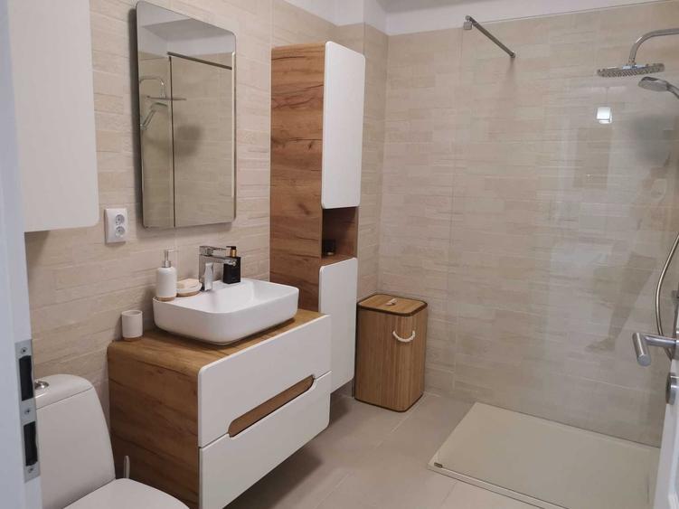Apartament cu 2 camere semidecomandat în Florești