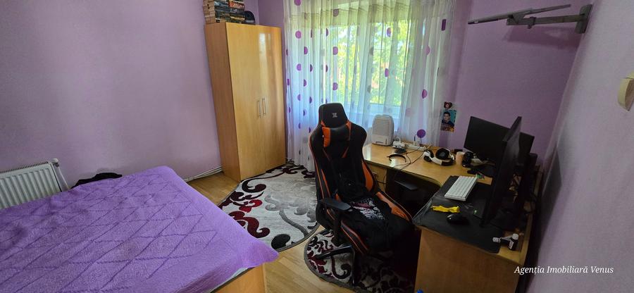 Casă individuală cu 5 camere cu Teren 260 Mp în Central