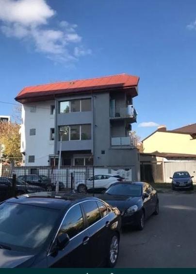 Casă individuală cu 15 camere cu Canalizare în Calea Călărașilor
