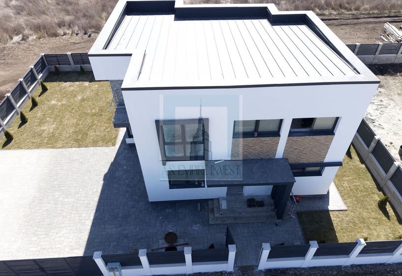 Casă individuală cu 4 camere cu Canalizare în Sânpetru