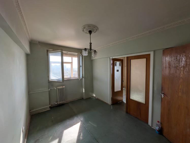 Apartament cu 3 camere decomandat în Drumul Taberei