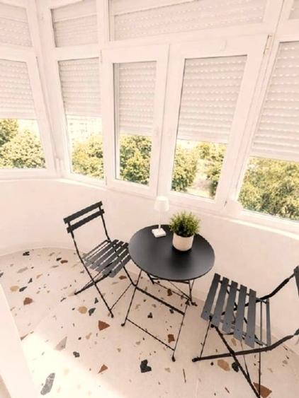 Apartament cu 3 camere decomandat, mobilat în Far