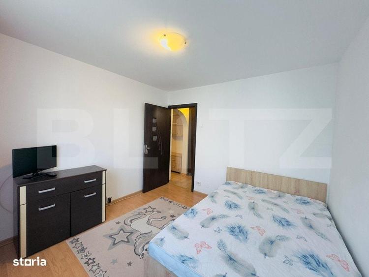 Apartament cu 3 camere semidecomandat în Craiovița Nouă