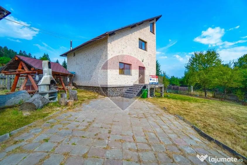 Casă cu 5 camere cu Teren 696 Mp în Vulcan