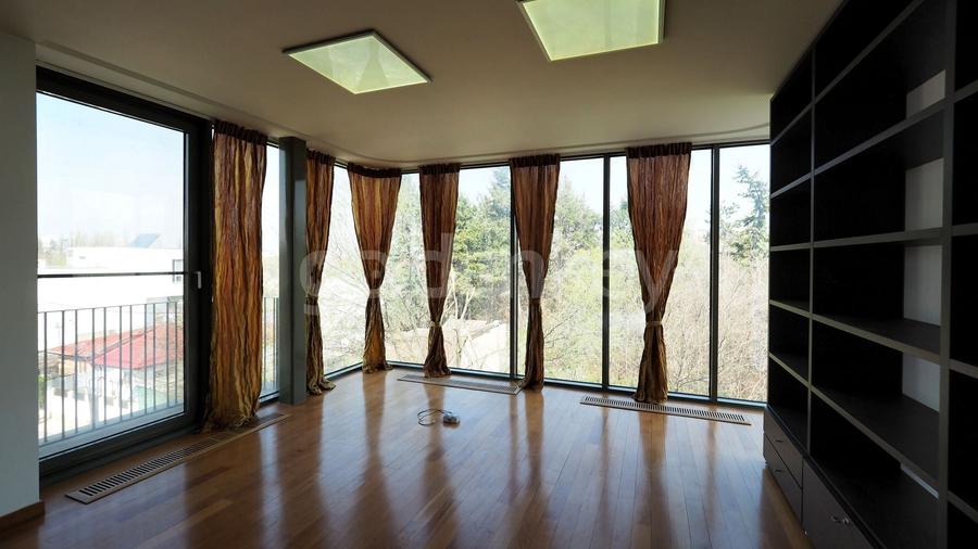 Casă individuală cu 10 camere cu Canalizare în Floreasca