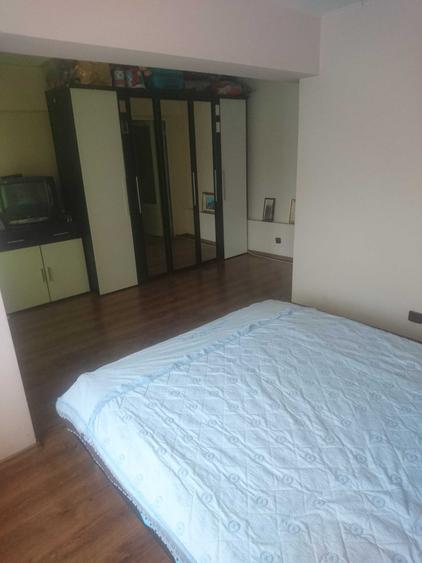 Apartament cu 3 camere decomandat în Exterior Vest
