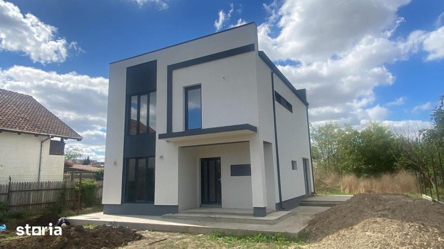 Casă cu 5 camere cu Teren 465 Mp în Cumpăna