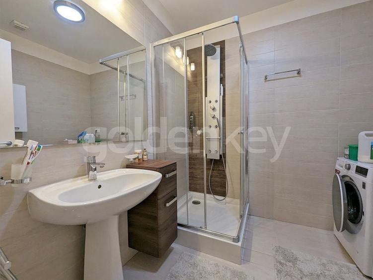 Apartament cu 3 camere semidecomandat, mobilat în Iancu Nicolae
