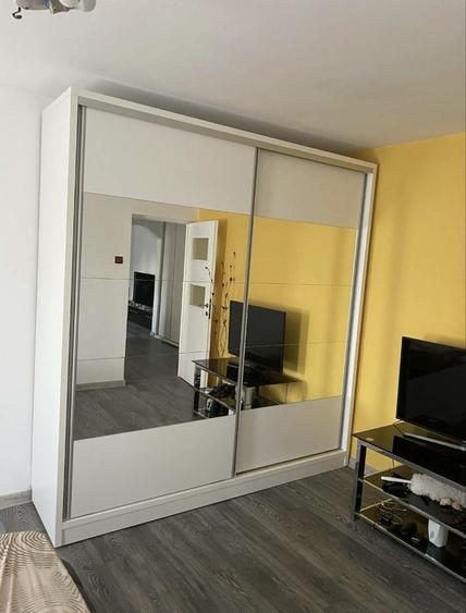 Apartament cu 3 camere decomandat în Rovine