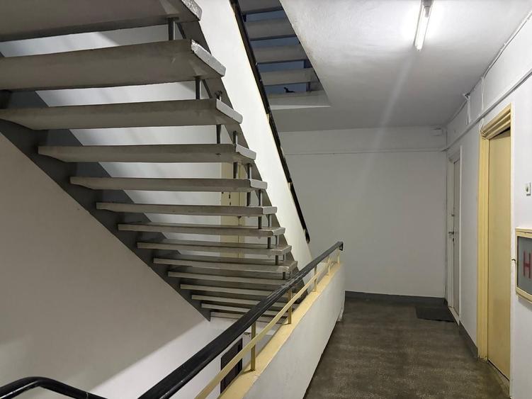 Apartament cu 2 camere semidecomandat, mobilat în 1 Mai