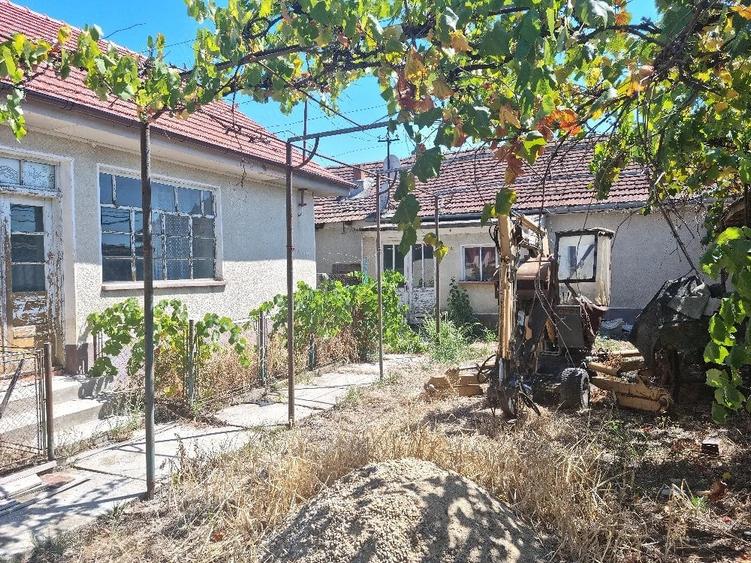Casă cu Teren 1600 Mp în Ianoșda