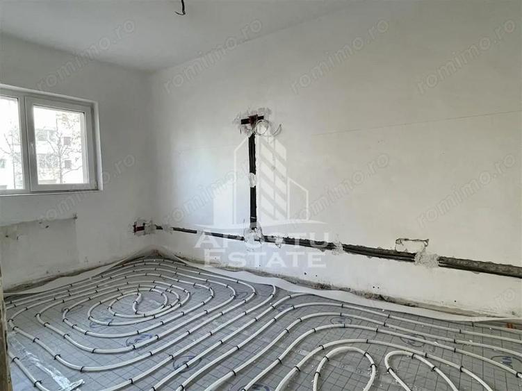 Apartament cu 3 camere decomandat în Dâmbovița