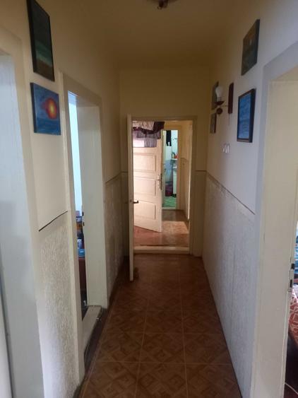 Casă cu 4 camere în Bănești
