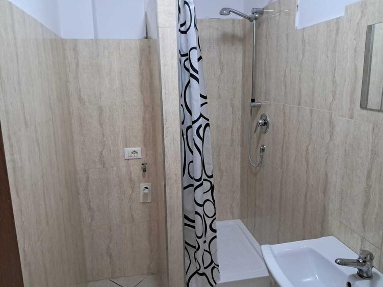 Garsonieră decomandată în Central