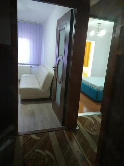 Apartament cu 3 camere decomandat în Girocului