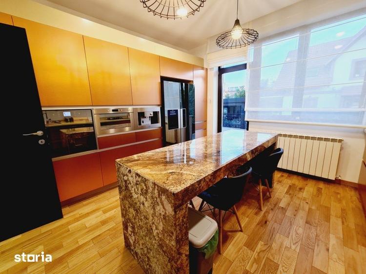 Casă cu 10 camere cu Teren 800 Mp în Pantelimon