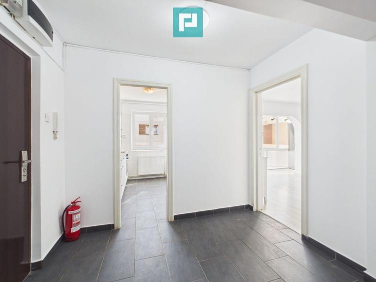 Apartament cu 3 camere, mobilat în Central