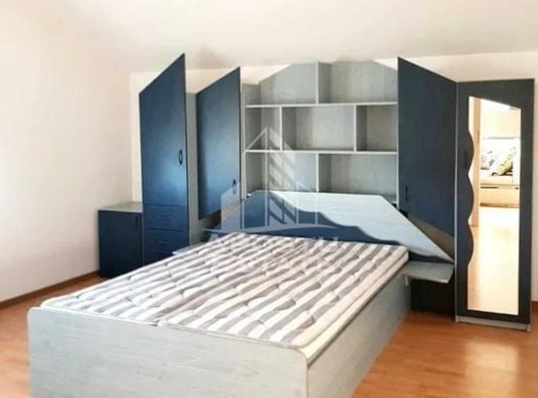 Apartament cu 3 camere semidecomandat, mobilat în Intim