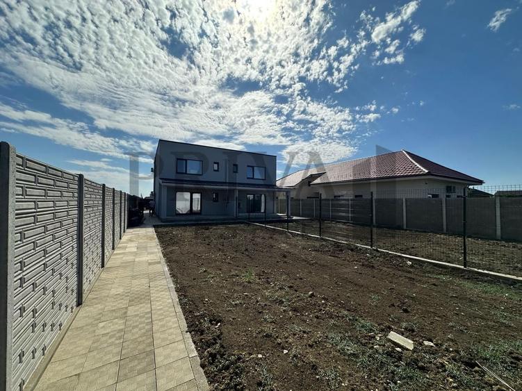 Duplex cu 4 camere cu Canalizare în Moșnița Nouă