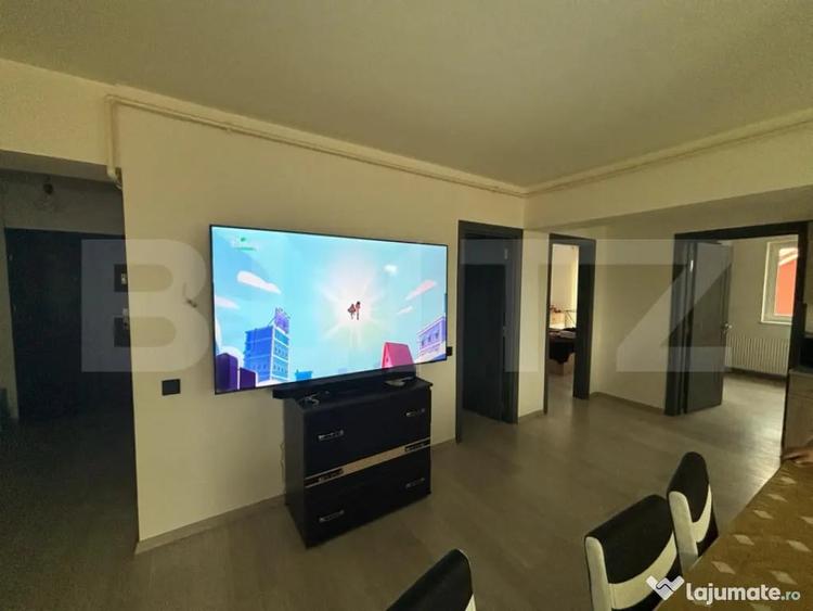 Apartament cu 3 camere semidecomandat, mobilat în Calea Moldovei