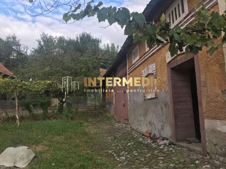 Casă individuală cu 3 camere cu Teren 1300 Mp în Cricău