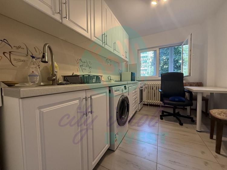 Apartament cu 3 camere semidecomandat în Moșilor