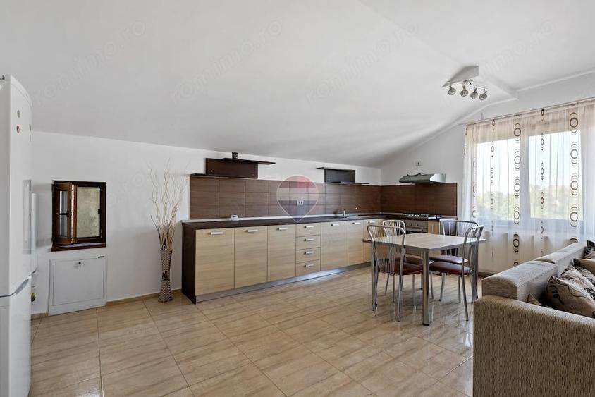 Apartament cu 3 camere decomandat în Intim