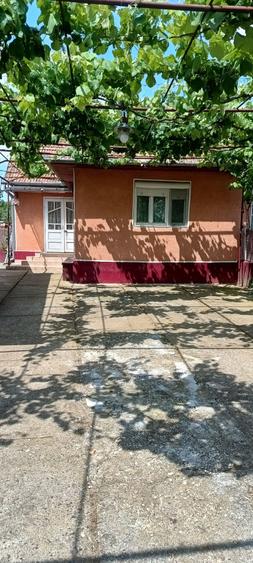 Casă cu 4 camere în Șicula